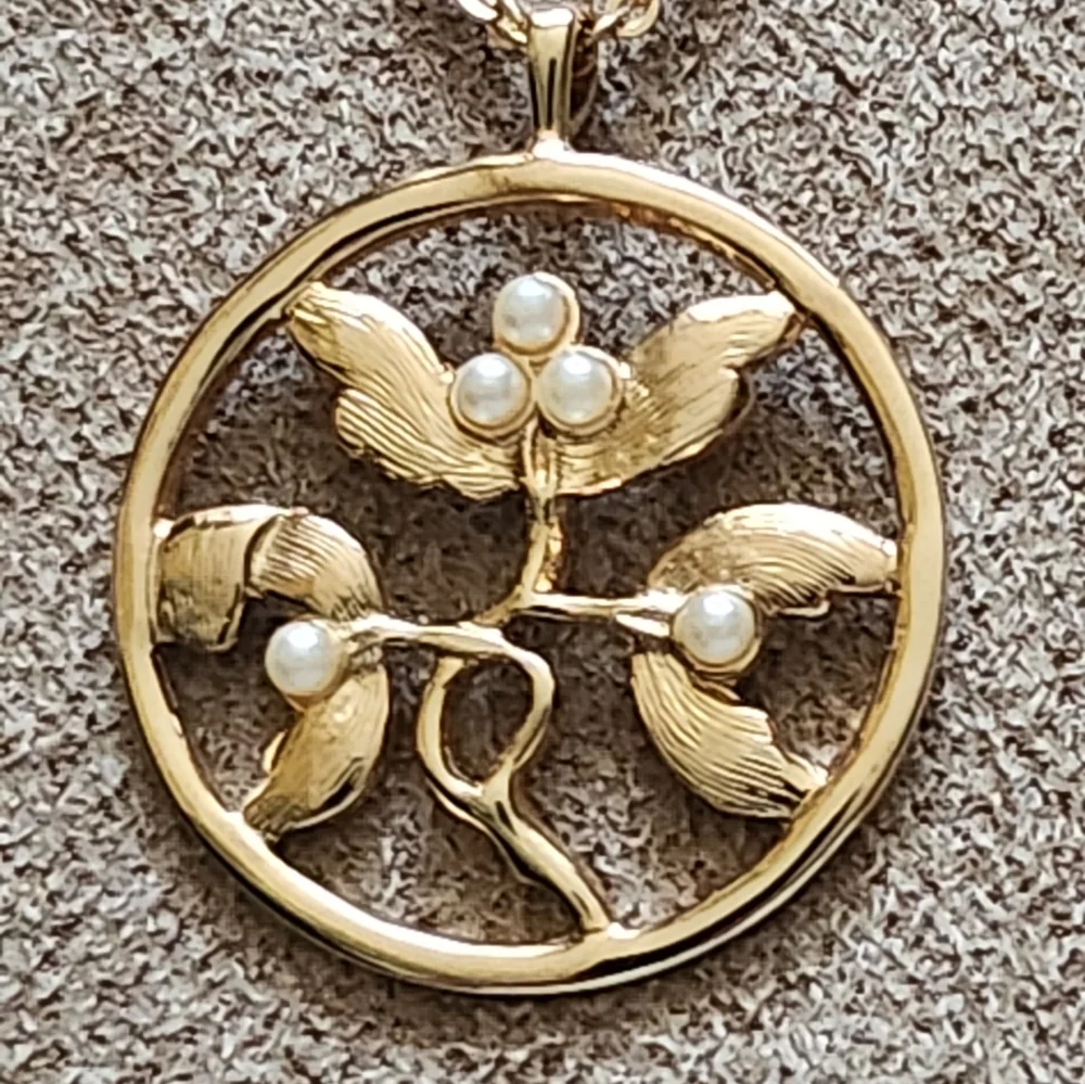 VTG Avon Golden Necklace